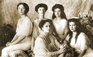 Alexandra and her daughters, Olga, Tatiana, Anastasia, and Maria, 1913